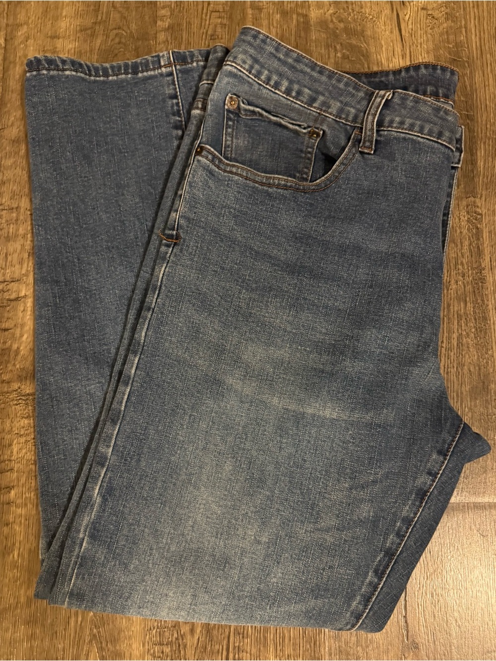 Izod Men's Straight Leg Denim Jeans in Faded Blue - 38-30 - Picture 3 of 5